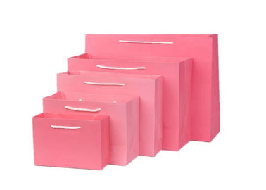 Hohe Haltbarkeit druckte Kraftpapier-Papiertüte-Riss-Widerstand-kundengebundenen Form-Entwurf fournisseur