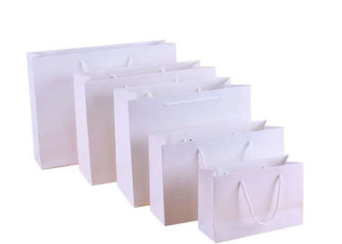 Hohe Haltbarkeit druckte Kraftpapier-Papiertüte-Riss-Widerstand-kundengebundenen Form-Entwurf fournisseur