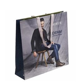 Moderne Papiertüten mit Logo druckten kundengebundene Größen-hohe Härte fournisseur