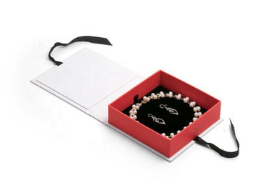 Luxusgeschenk-Verpackenkasten-des leichten Schlages der Stärke-2mm Spitzen-Band-Schließung für Schmuck fournisseur