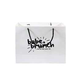 Weiße Farbgewohnheit druckte Papiertüten für Kosmetik/Parfüm/Kleider fournisseur