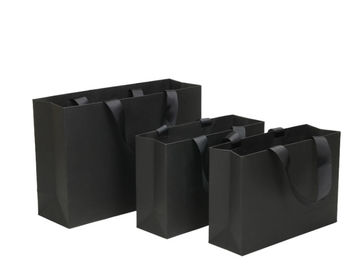 Weiche Rand-Schwarz-Papierfördermaschinen-Taschen, aufbereitetes Geschenk sackt die verschiedene verfügbare Form ein fournisseur