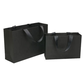 Weiche Rand-Schwarz-Papierfördermaschinen-Taschen, aufbereitetes Geschenk sackt die verschiedene verfügbare Form ein fournisseur