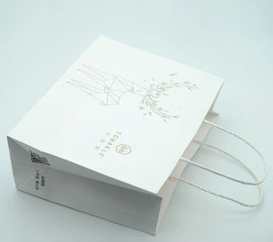 Recyclebare personifizierte Papiergeschenk-Taschen, bestellten Papiertüten für das Verpacken voraus fournisseur