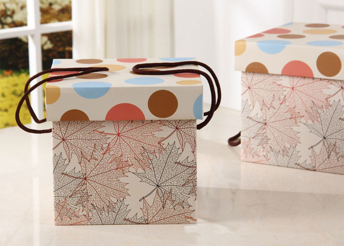 Belasten Sie große Kraftpapier Geschenkbox 300g, Imbiss-Verpackenkästen mit Seil-Griff fournisseur